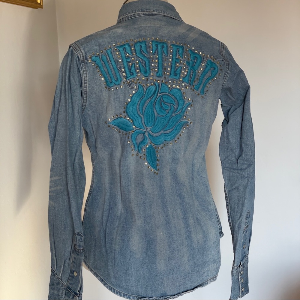 Vintage Western Denim Blue Floral Embroidered Denim Shirt - Cowgirl Chic! 🌸🤠- Picture 1 of 16